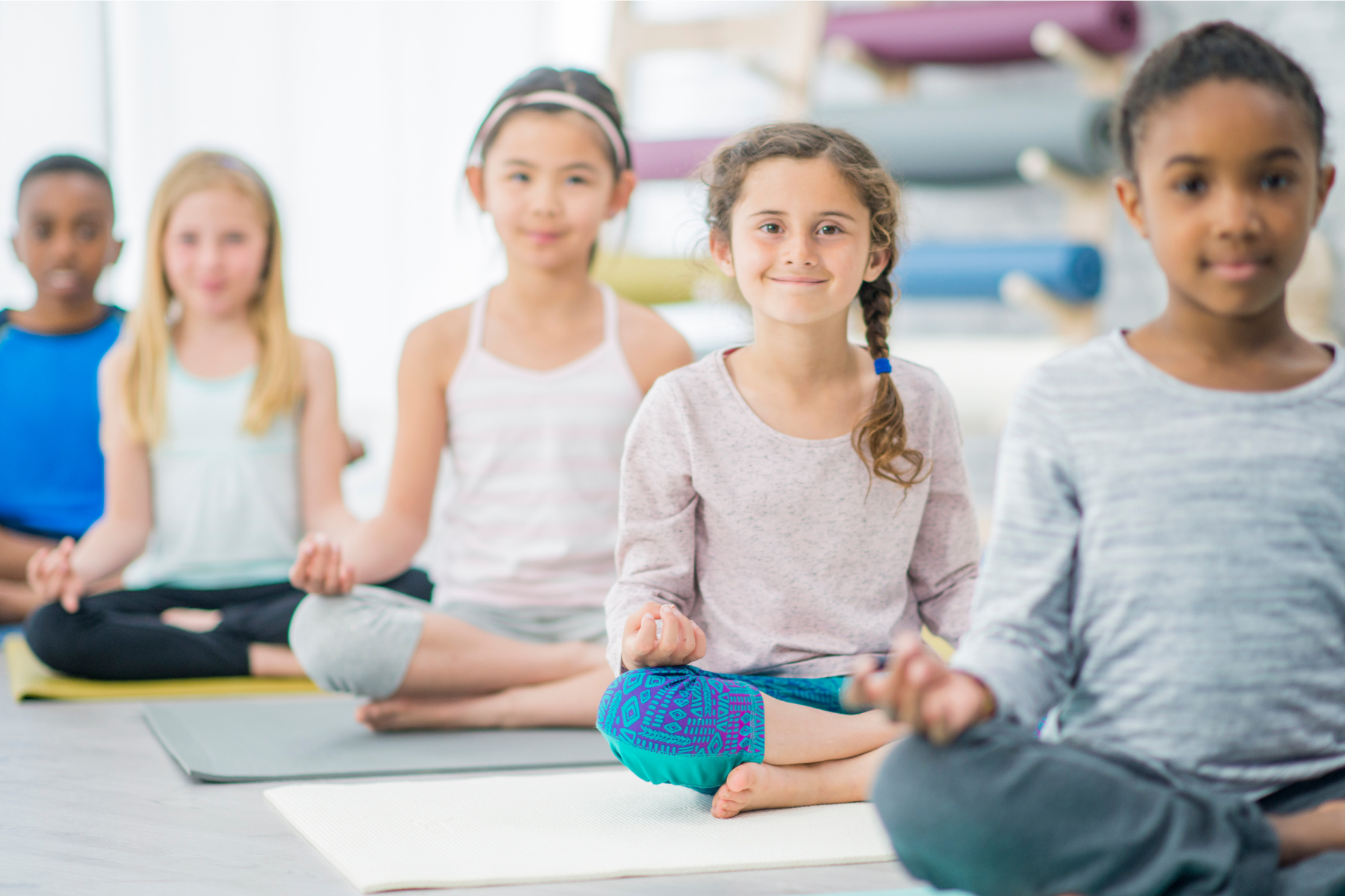 bambini che praticano la mindfulness
